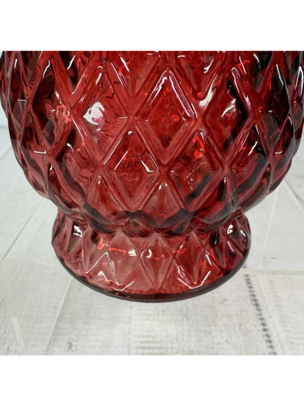 Ruby Red 993# Criss Cross Diamond Design 8.5